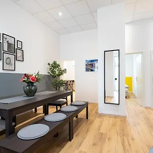 https://big-central-apartment-near-rotkreuzplatz-with-3-br-for-12-pax.com-bavaria.com